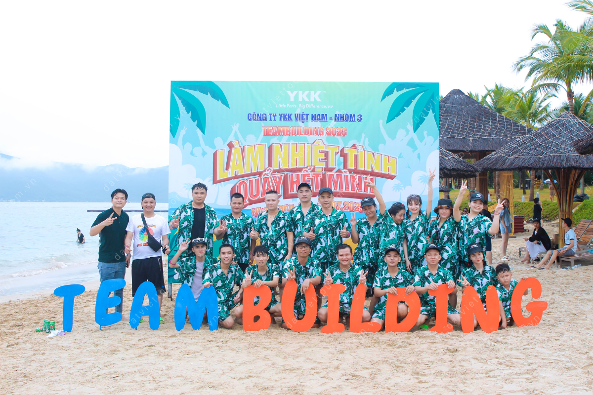 Đoàn khách công ty YKK tham gia Team building + Gala dinner tại Nha Trang