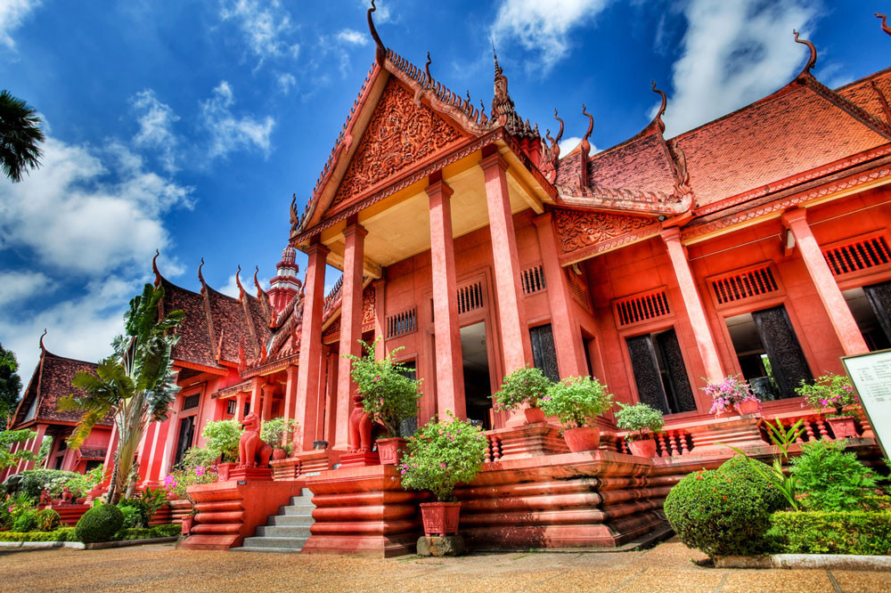 Bảo tàng quốc gia Phnom Penh tọa lạc tại trung tâm thủ đô Phnom Penh đang là điểm đến thu hút khách du lịch quốc tế. 