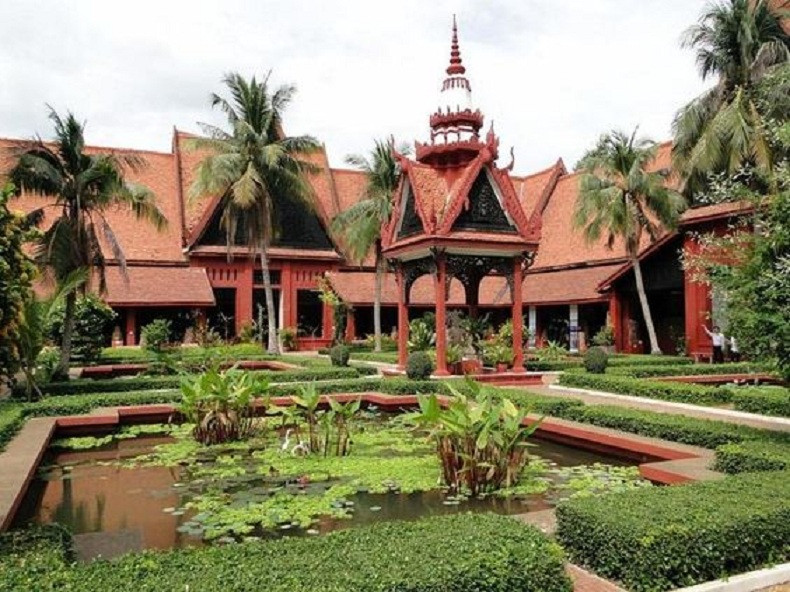 Khuôn viên kiến trúc lạ mắt tại bảo tàng quốc gia Phnom Penh