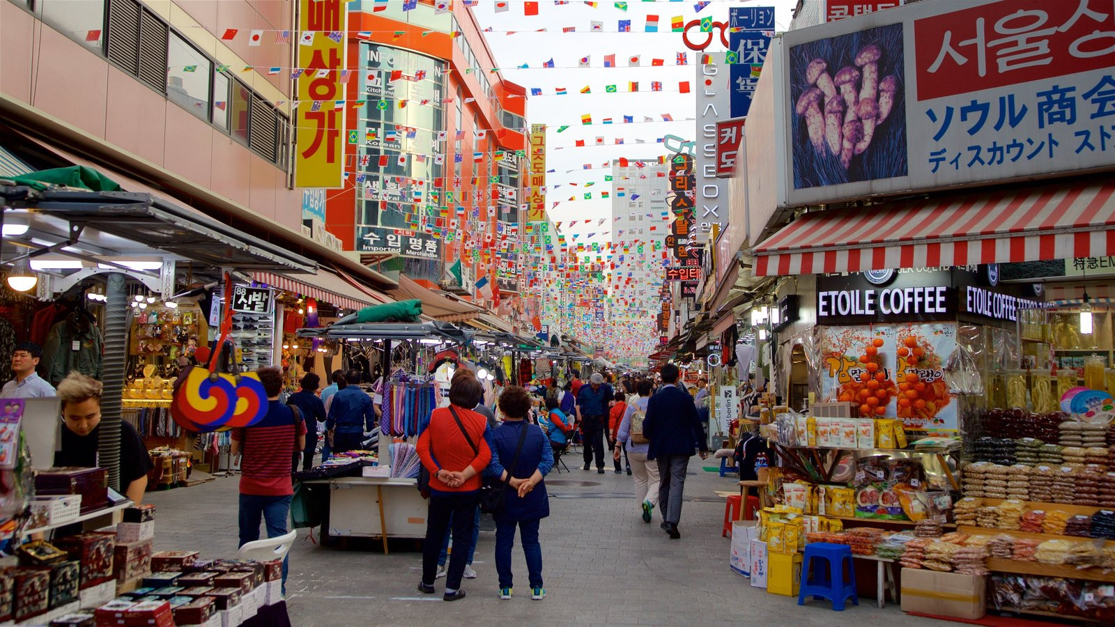 Khám phá chợ Dongdaemun - khu chợ sầm uất bậc nhất Hàn Quốc
