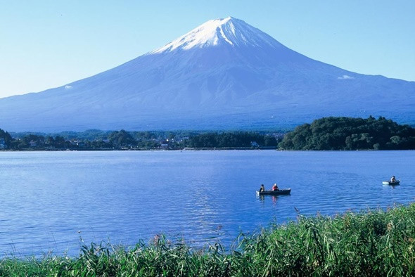 Ngoài núi Phú Sĩ, du khách còn có thể quan sát thấy khu vườn Oishi, Bảo tàng Gem Yamanashi