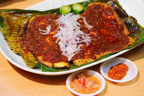 Món ngon đặc sản Singapore - Cá đuối nướng Sambal