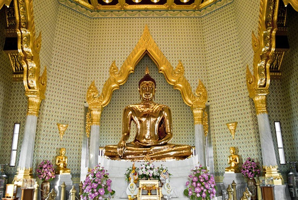 Tham quan chùa Phật Vàng nổi tiếng linh thiêng ở Thái Lan - ảnh 2