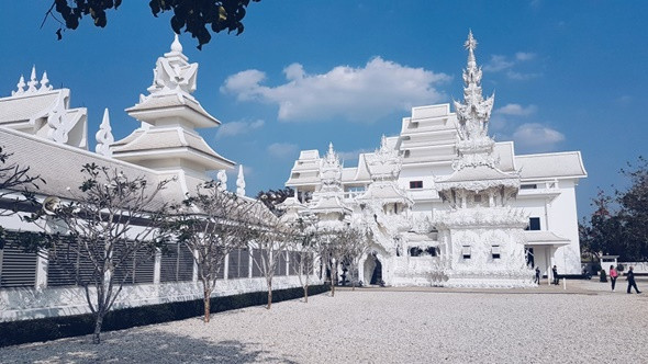 Vẻ đẹp đầy mê hoặc của chùa Trắng Thái Lan - ảnh 2