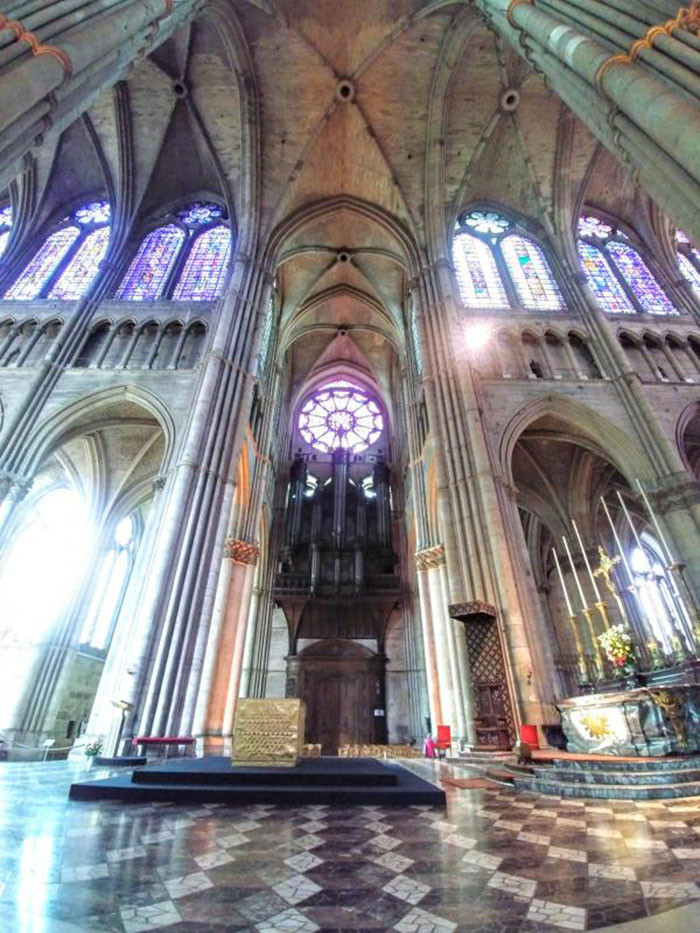 Khám phá nhà thờ Đức Bà Reims đẹp nhất nước Pháp - ảnh 7