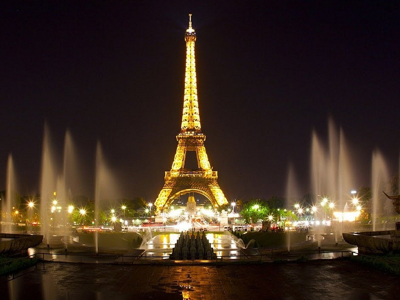 Tháp Eiffel – Điểm du lịch châu Âu lãng mạn của những cặp đôi yêu nhau - ảnh 4