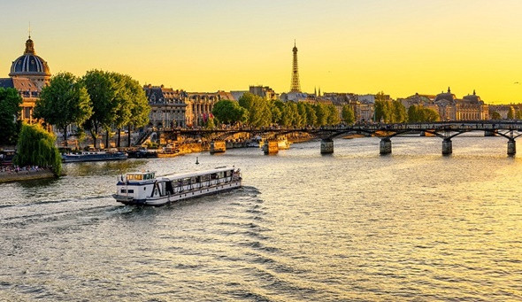Trải nghiệm cảm giác ngồi du thuyền trên sông Seine thơ mộng