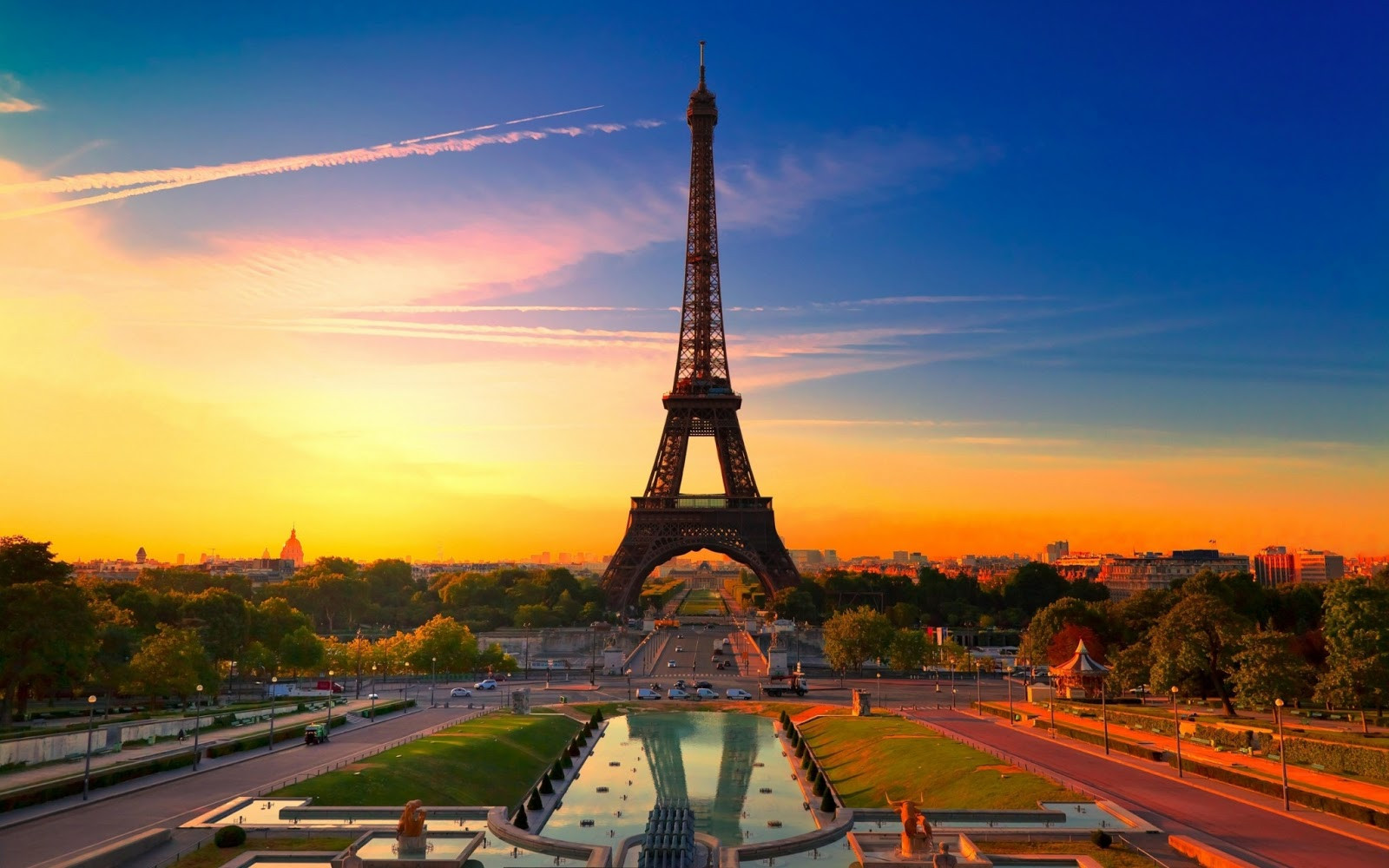 Tháp Eiffel – Điểm du lịch châu Âu lãng mạn của những cặp đôi yêu nhau - ảnh 3