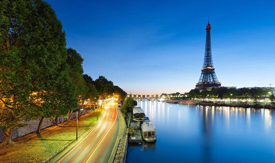 Trải nghiệm cảm giác ngồi du thuyền trên sông Seine thơ mộng