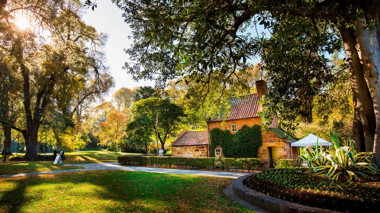 Vườn thượng uyển Fitzroy Garden - khu vườn lịch sử đẹp nhất Melbourne
