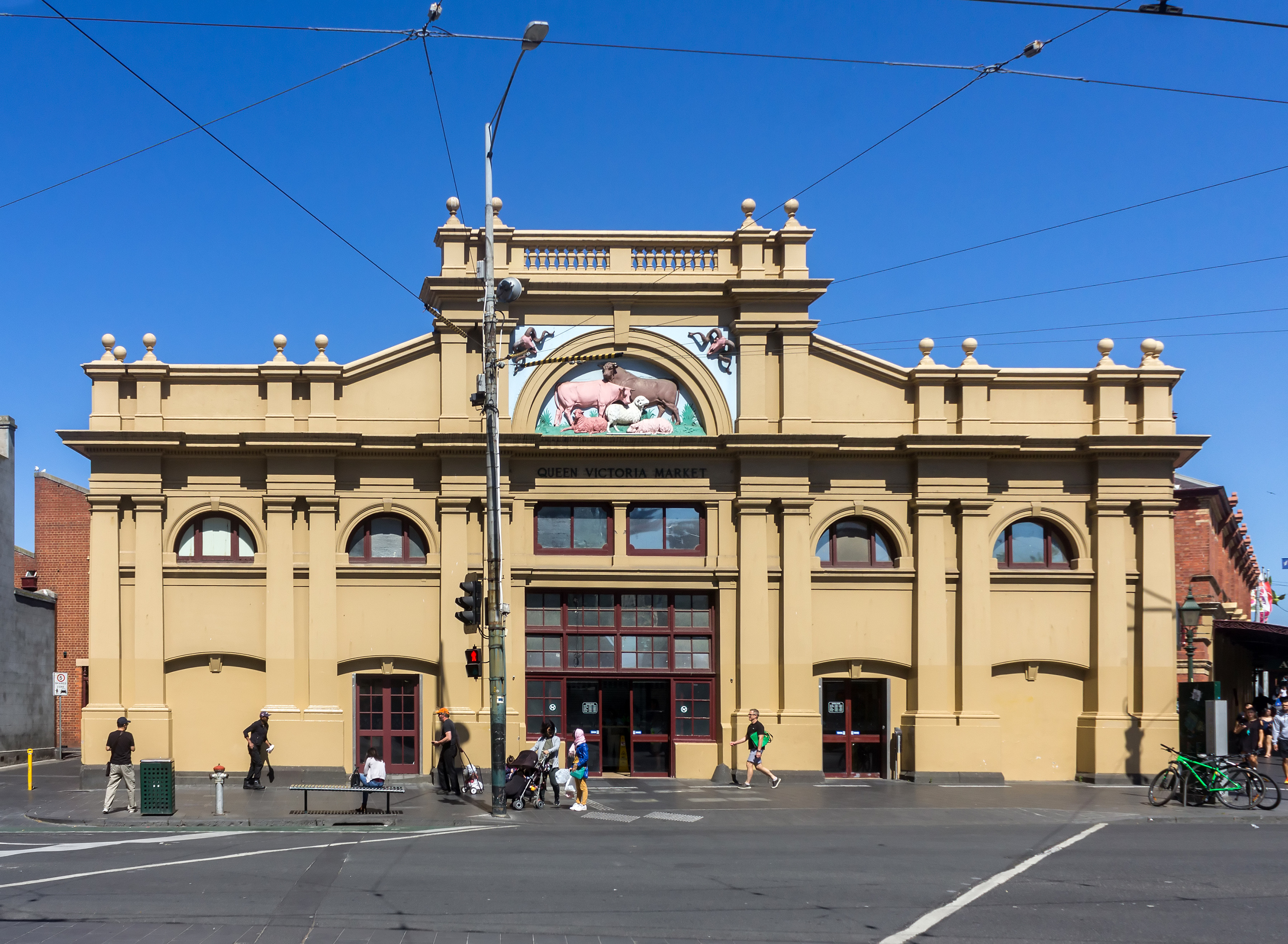 Tham quan chợ Nữ hoàng Victoria ngay giữa lòng thành phố Melbourne hiện đại - ảnh 3