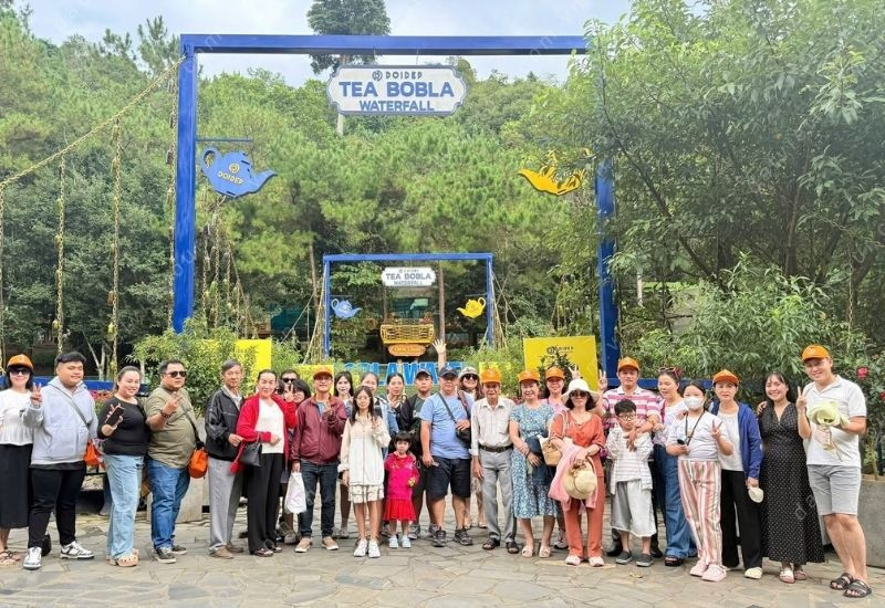 Bắt đầu tour du lịch tại Tea Bobla Waterfall 