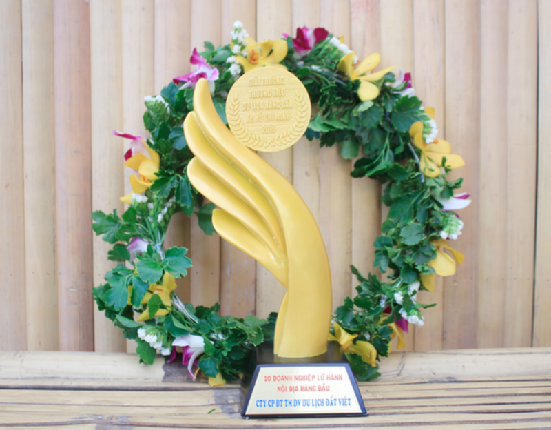 Cúp giai-thuong-2
