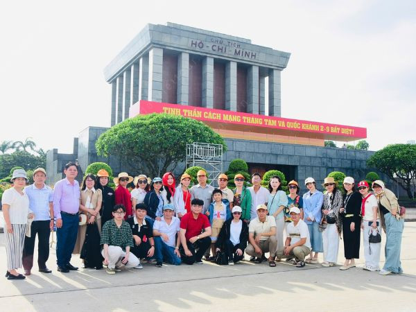 Tour Hà Nội mùa thu: Chùa Hương | Lăng Chủ Tịch Hồ Chí Minh  