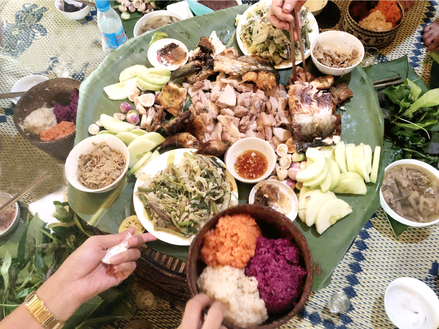 Mâm cơm của đồng bào Thái mỗi lần có khách ghé thăm
