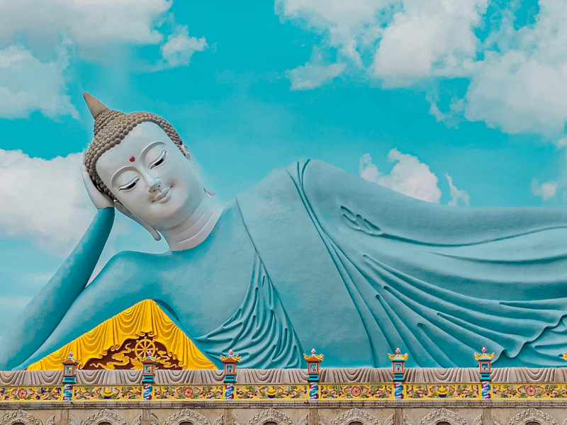 Hình ảnh tượng Phật nằm khổng lồ tại chùa Som Rong