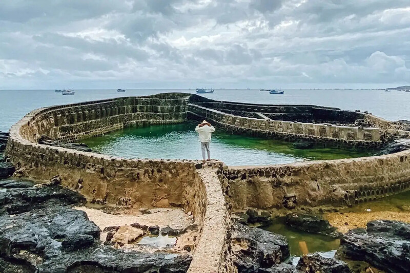 Mũi Doi Mộ Thầy 