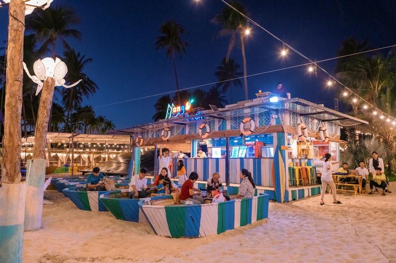 Khu nhà hàng và quầy bar cực chill tại Mango Beach 