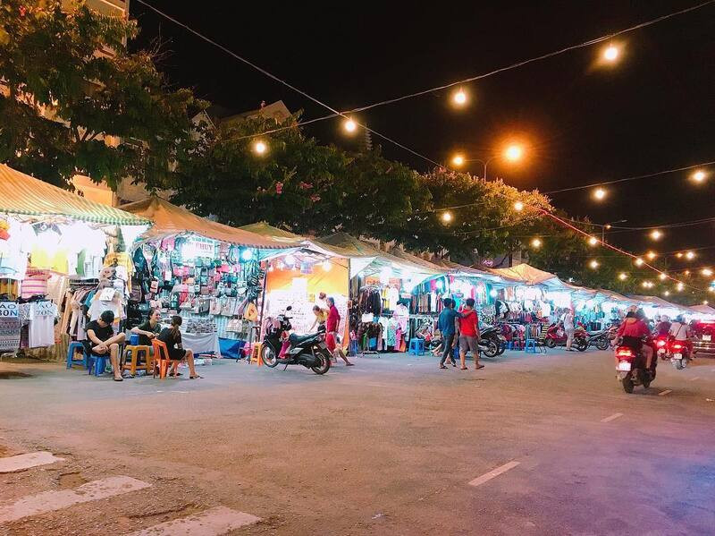 Chợ đêm bến Ninh Kiều