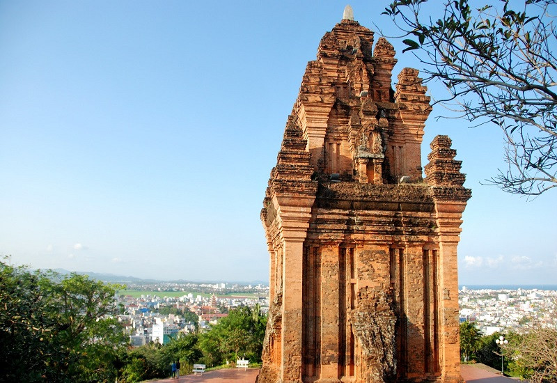 Du lịch Phú Yên khám phá kiến trúc độc đáo của Tháp Nhạn cổ kính - ảnh 1