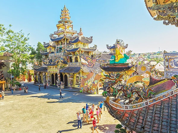 Những ngôi chùa nổi tiếng ở Đà Lạt - Chùa Linh Phước