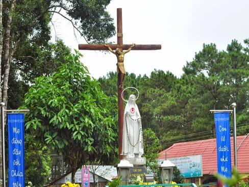 Tour Hành Hương: Đức Mẹ Măng Đen | Mẹ Giang Sơn | Cột Mốc Đông Dương