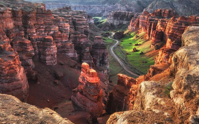 Thung lũng lâu đài với những vách đá đỏ kỳ vĩ
