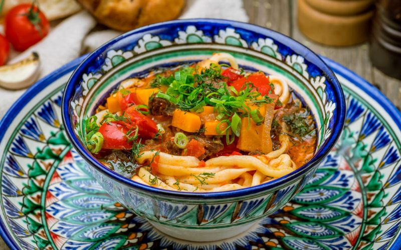 Món mì kéo thủ công đậm đà hương vị Trung Á
