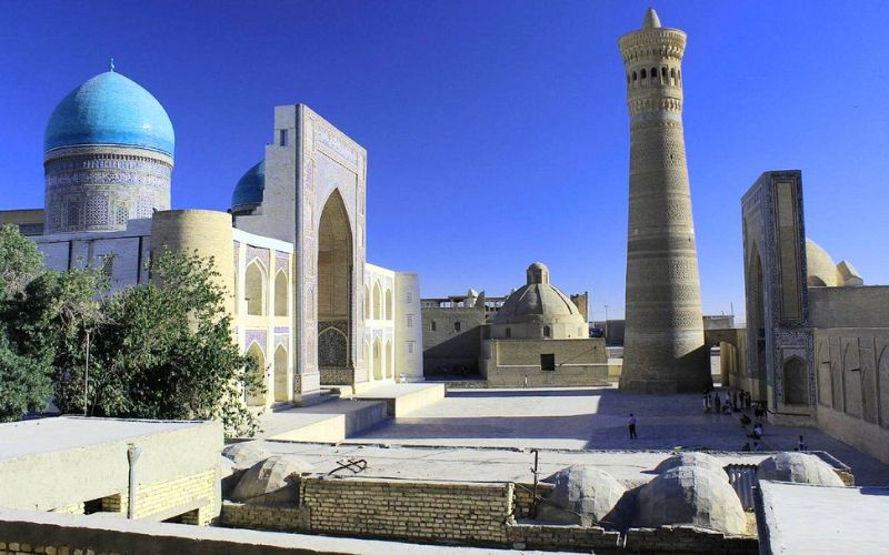 Ngọn tháp cổ hơn 900 năm tuổi tại Bukhara