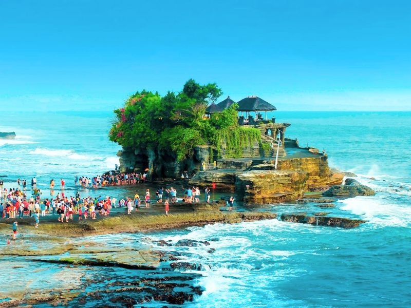 Đền Tanah Lot - một trong những biểu tượng đẹp nhất của đảo Bali 