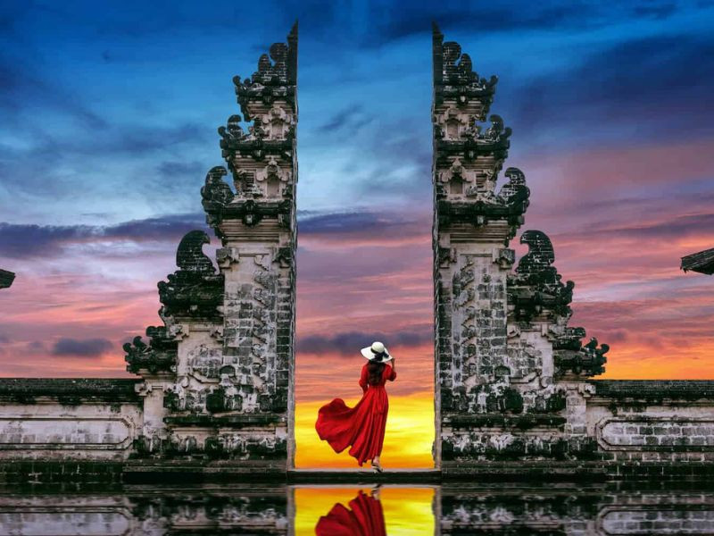 Khung cảnh cổng trời Lempuyang từ phía sau - Nhìn thật hùng vĩ 