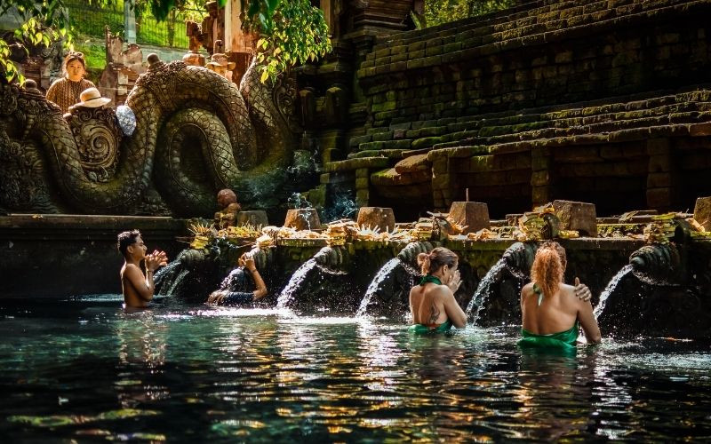 Du lịch Bali Tết 2026 trải nghiệm tắm thanh lọc tại đền Tirta Empul 