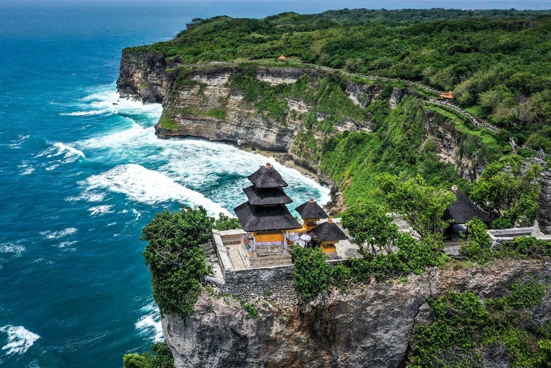Đền Uluwatu trên mõm đá