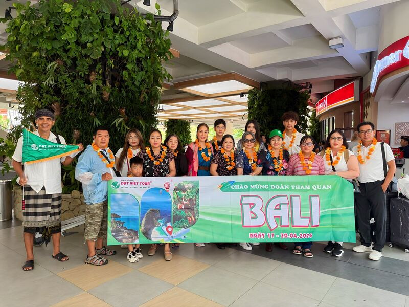 Du khách đi tour Bali tại Đất Việt Tour 