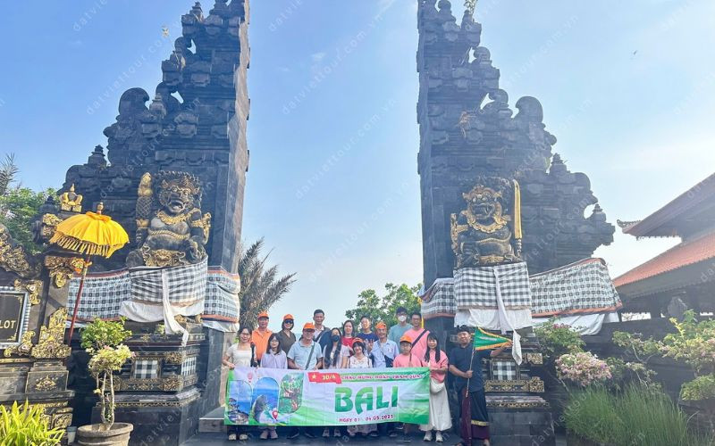 Đoàn khách đi Tour Bali của Đất Việt Tour 