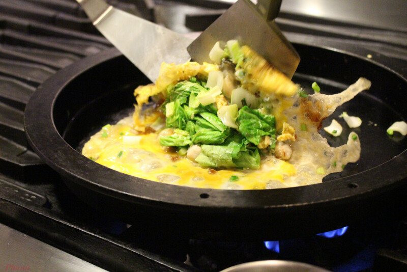 Hàu chiên trứng nóng hổi ở Đài Loan