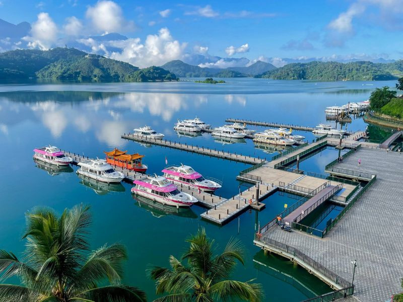 Check-in thiên đường non nước Hồ Nhật Nguyệt Đàm