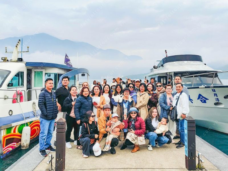 Đoàn khách check-in Đài Loan 
