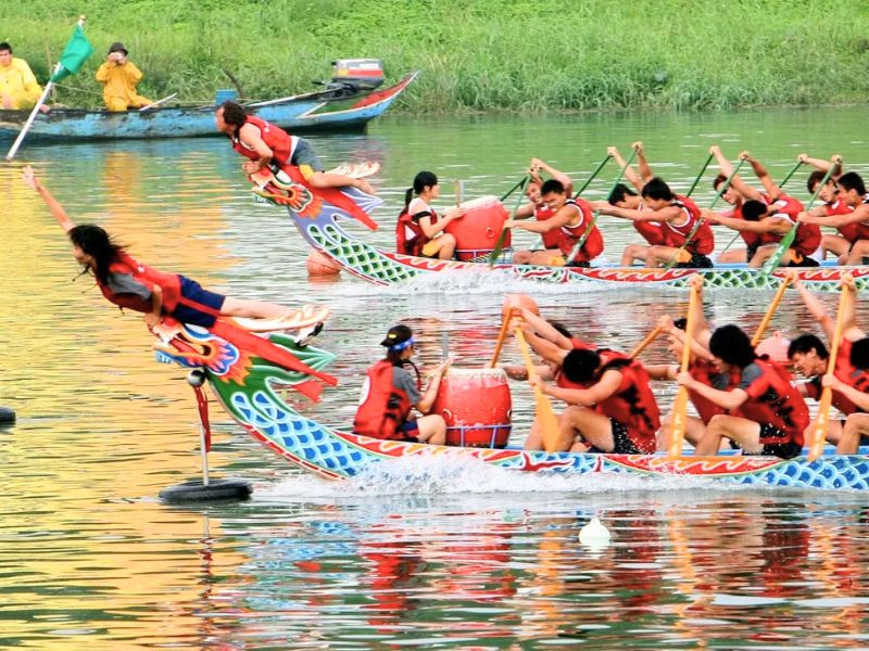 Lễ hội đua thuyền rồng được nhiều người mong đợi 