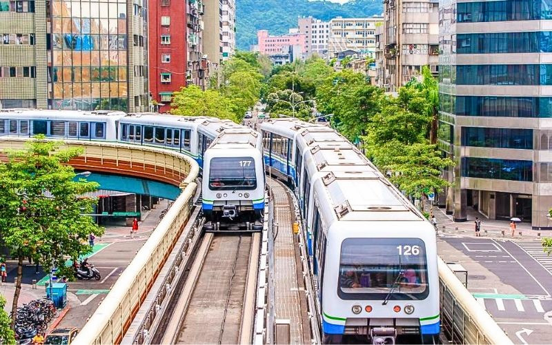 Thử di chuyển bằng MRT