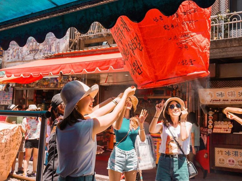 Hòa vào không khí thả đèn trời Đài Loan 