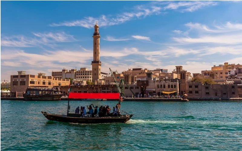 Taxi nước Abra trên Dubai Creek 
