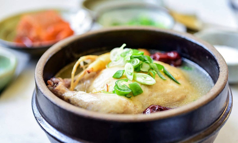 Samgyetang-canh-ga-nhan-sam