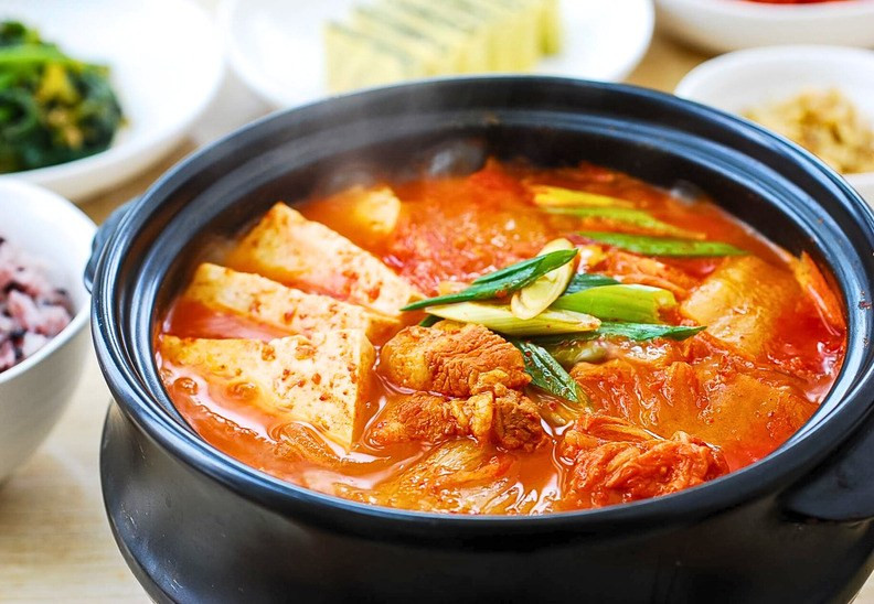 Súp Kimchi Jjigae - món truyền thống Hàn Quốc