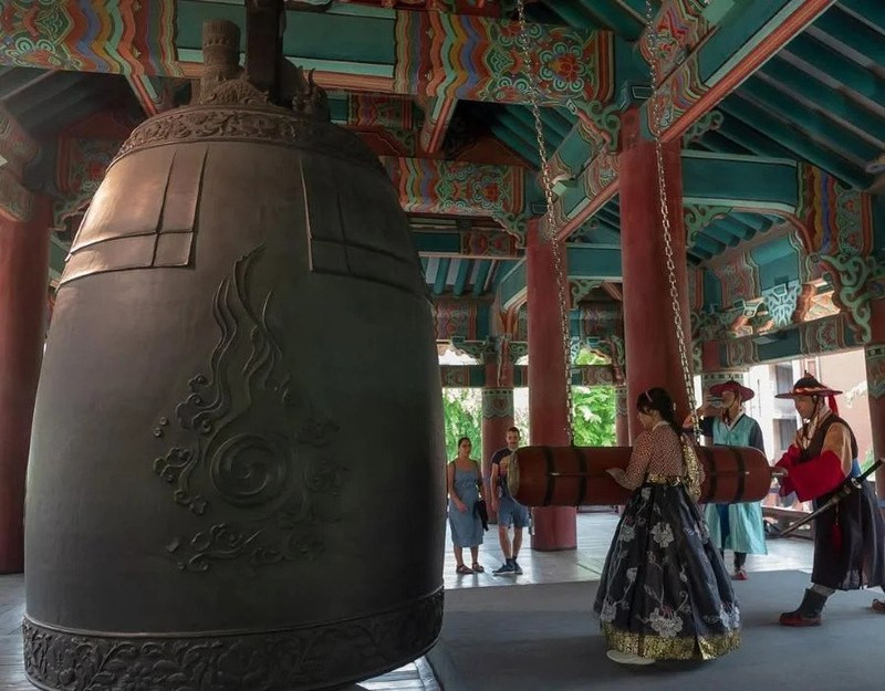 Lễ đánh chuông đón năm mới tại Bosingak Lễ đánh chuông đón năm mới tại Bosingak