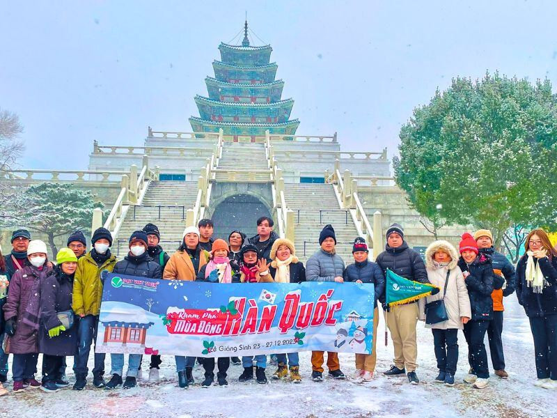 Đoàn khách du lịch Hàn Quốc tại Đất Việt Tour