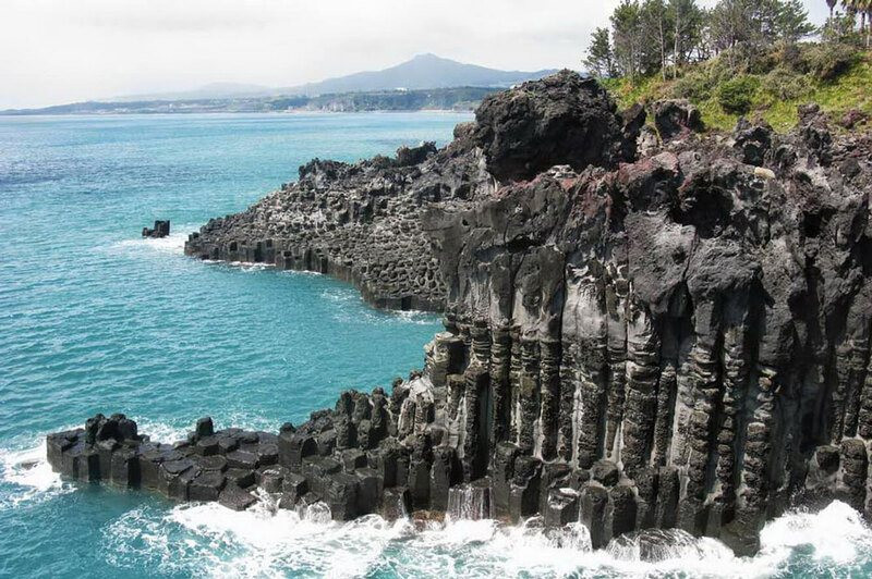 Khung cảnh hùng vĩ của bãi biển Jungmun - Jeju