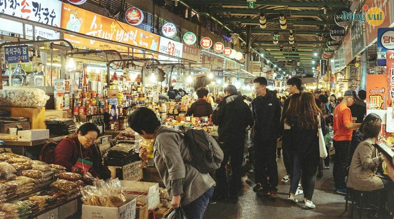 Khung cảnh tại chợ đêm Dongdaemun