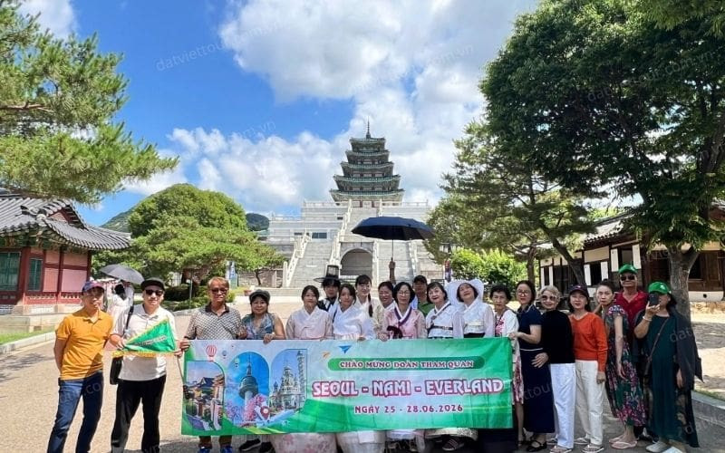 Đoàn khách tour Hàn Quốc