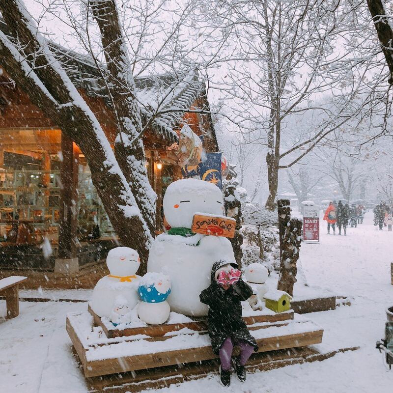 Nặn người tuyết thú vị tại Đảo Nami 